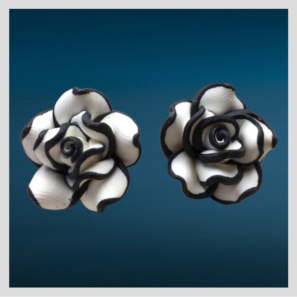 Black & White Flower Earrings - Picture 5 of 10
